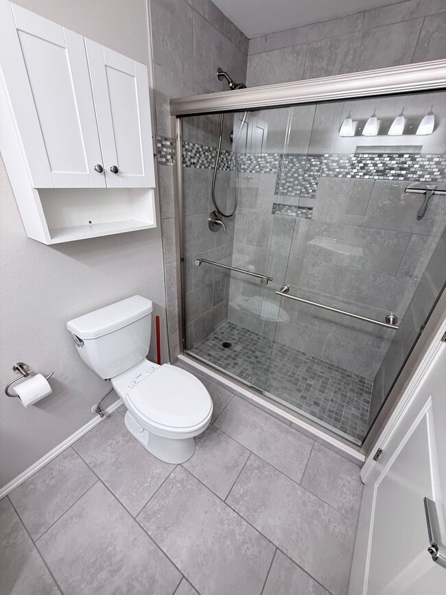 Building Photo - Great location 3 bed 2 bath condo in Fremont