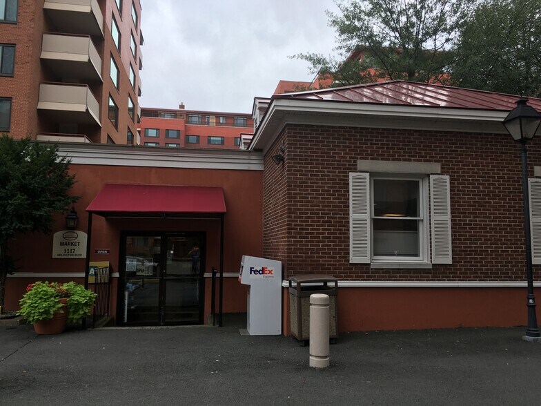 Building Photo - 1121 ARLINGTON Blvd