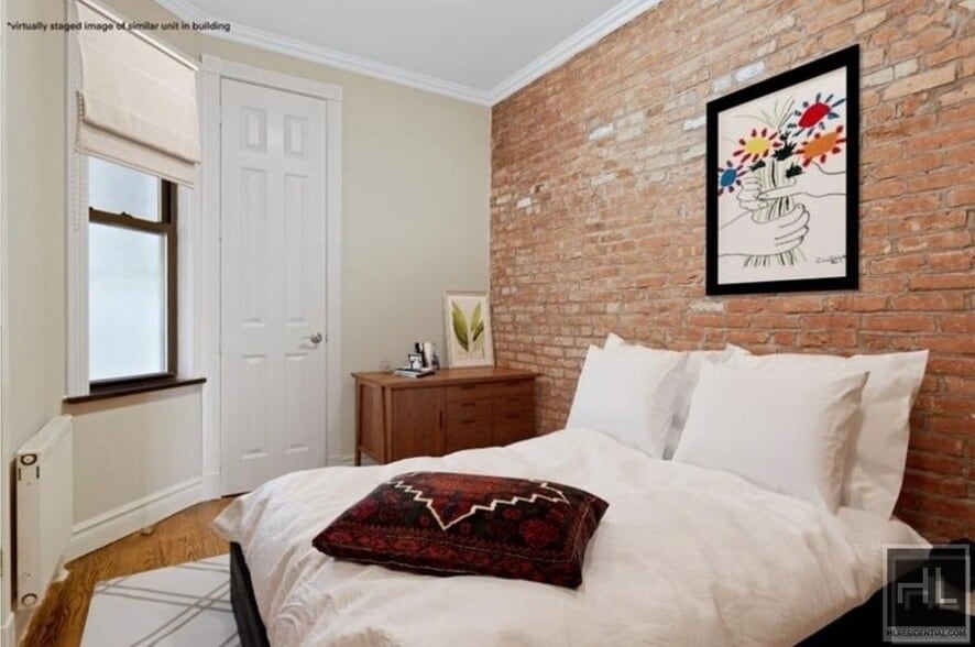 Primary Photo - E 10TH ST.