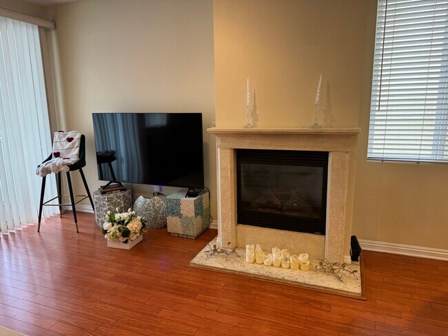 Building Photo - 1845 Beloit Ave