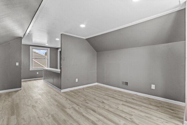 Building Photo - 16039 Fairmount Dr