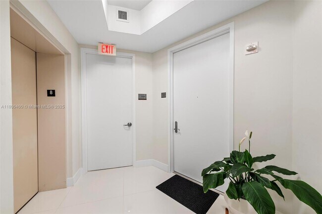 Building Photo - 16001 Collins Ave