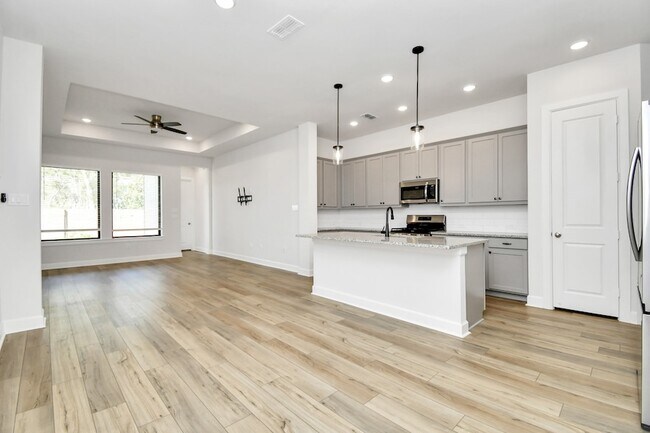Building Photo - 1535 Park Path Dr