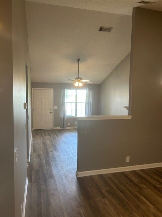 Building Photo - Rivergate Townhome Available Now