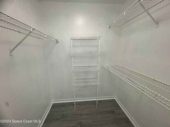 Building Photo - 7667 N Wickham Rd