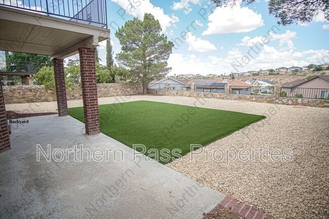 Building Photo - 7317 Luz De Lumbre Ave