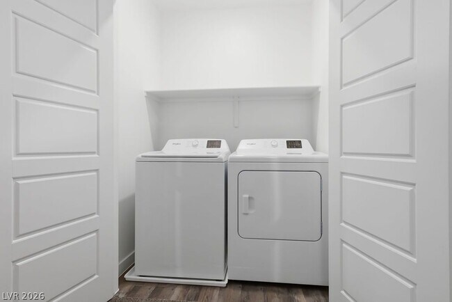 Building Photo - 482 Golden Myna Ave