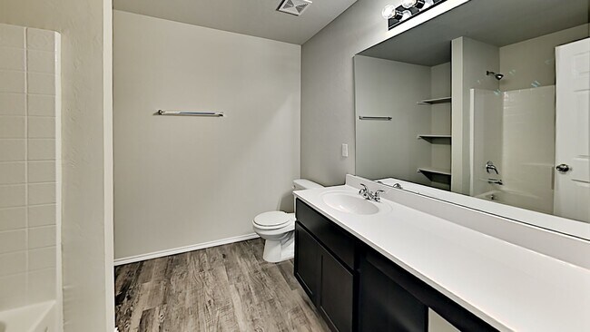 Building Photo - Beautiful 3 Bedroom 2 Bath Home in Shawnee