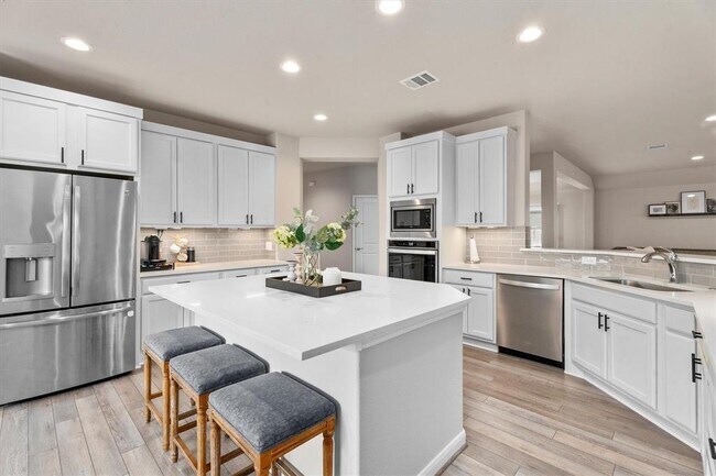 Building Photo - 2221 Hay Field Ct