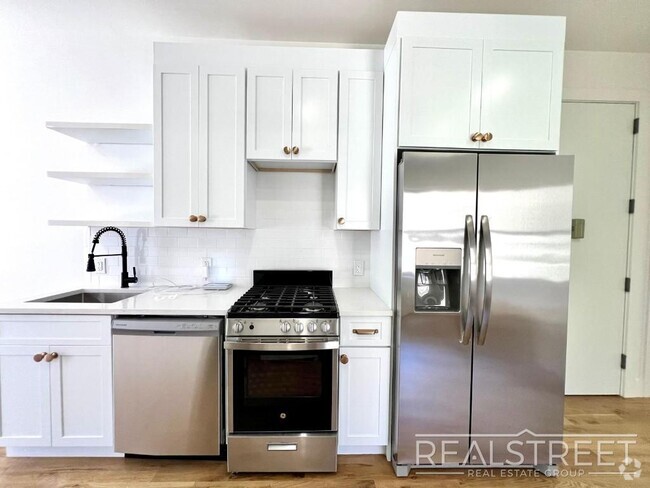 Building Photo - 10 Marconi Pl