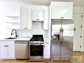 Building Photo - Brand New 2 bed 2 Bath in Ocean Hill!