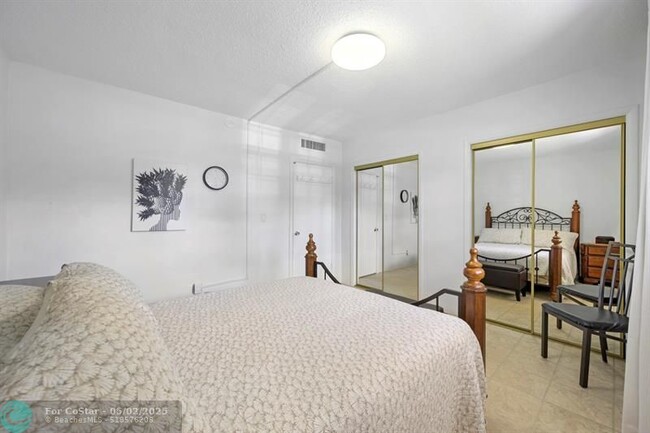 Building Photo - 460 Paradise Isle Blvd
