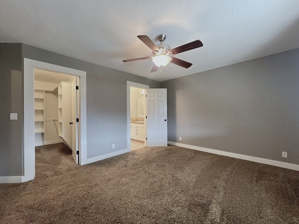 Building Photo - 2541 E Clarene Ct