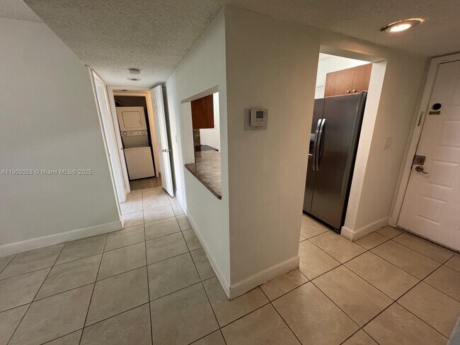 Building Photo - 161 Lakeview Dr
