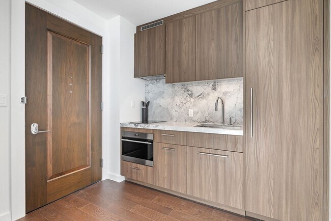 Building Photo - 430 Stuart St