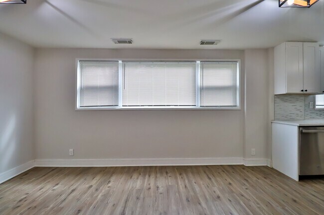 Building Photo - 16039 Marian Dr