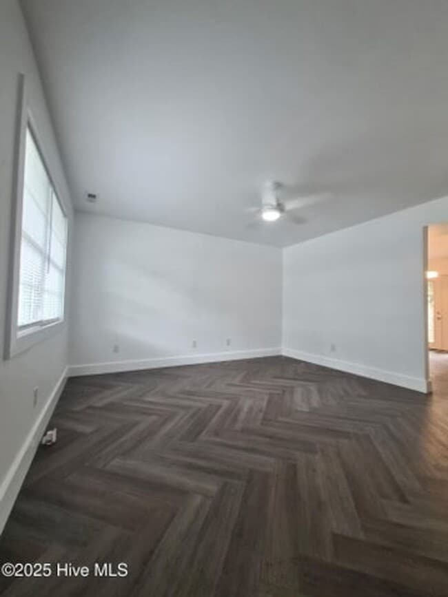 Building Photo - 411 Myrtlewood Cir