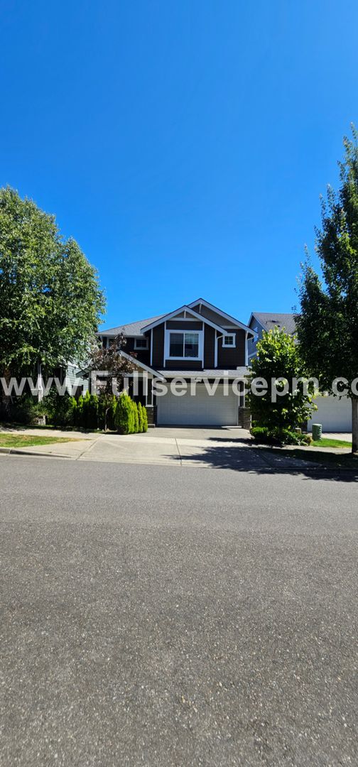 Building Photo - Newer Incredible home with all the amenities!