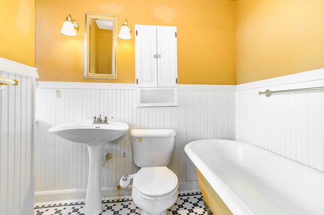 Building Photo - 1030 Vine St