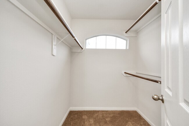 Building Photo - 6702 Albion Cresent Dr