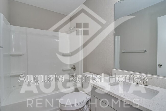 Building Photo - 168 Conifer Dr