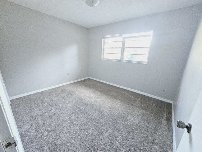 Building Photo - 2 bed 1 bath