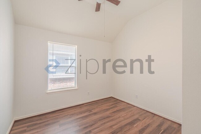 Building Photo - Unit