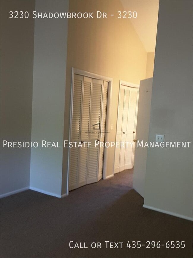 Building Photo - 3230 N Shadowbrook Dr