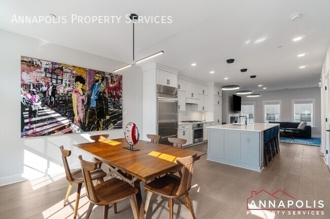 Building Photo - 285 West St