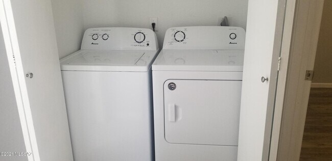 Building Photo - 9420 E Speedway Blvd