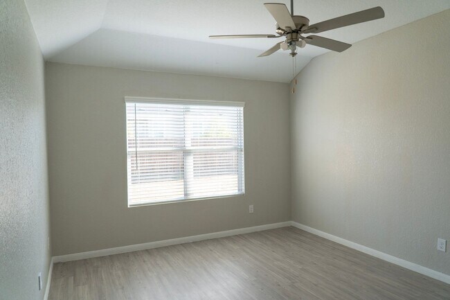Building Photo - Spacious 3/2 Dream in Converse TX