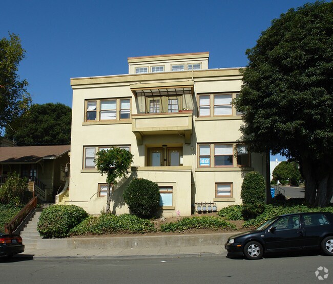 Building Photo - 721-725 Capitol St