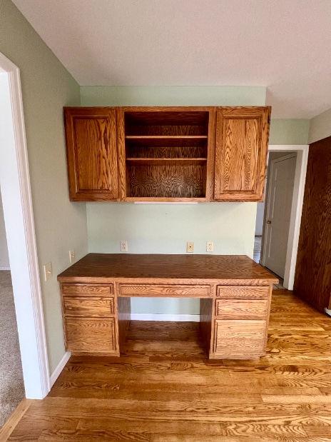 Building Photo - Spacious 4-Bed Retreat with Guest Suite & Fireplace