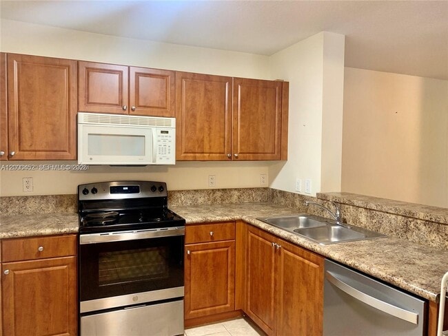 Building Photo - 529 E Sheridan St