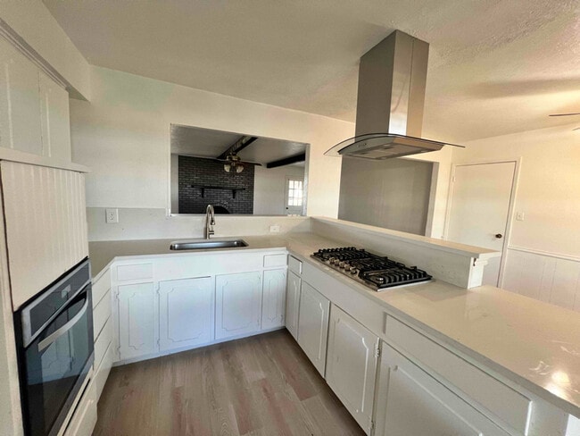 Building Photo - 5604 Gregory Ln