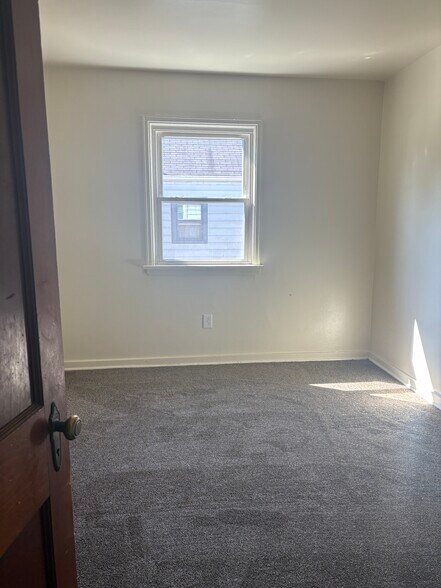 Upstairs - 4002 Saint James Ave