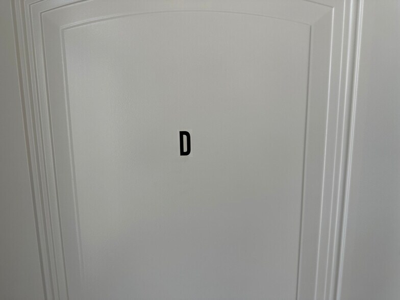 Building Photo - 104 S 4th St