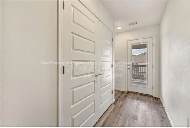 Building Photo - 733 S Benchmark Ln