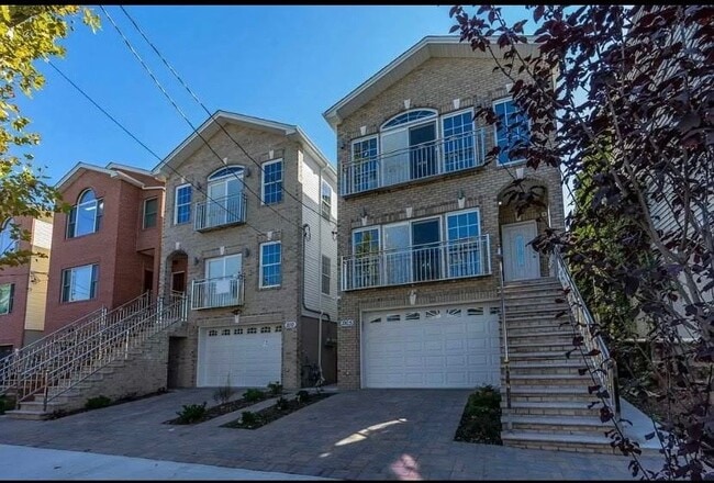 Building Photo - 210 Terrace Ave