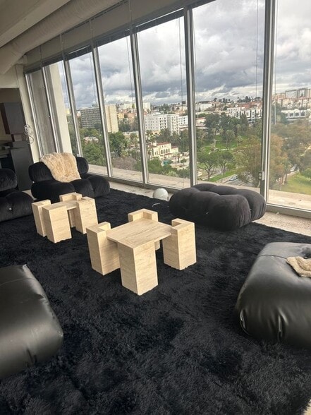 Building Photo - 2404 Wilshire Blvd