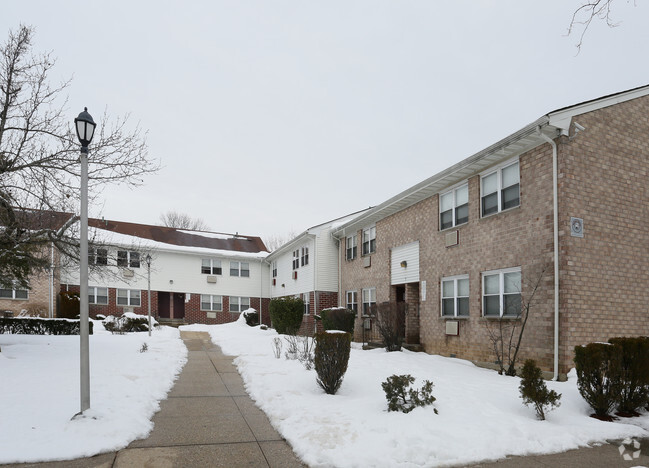 Building Photo - Mill River Residence