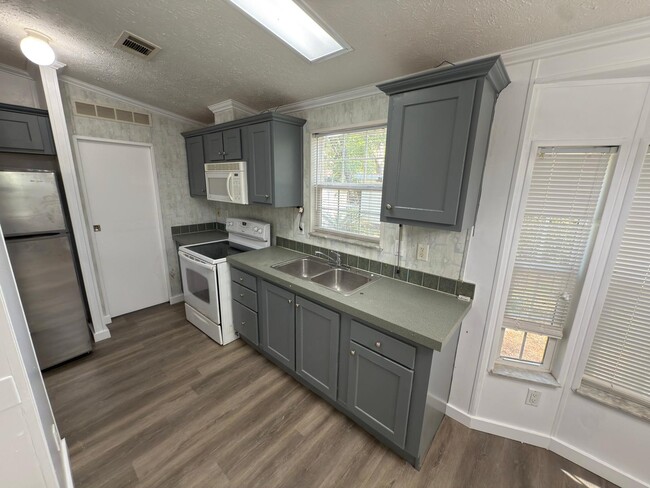 Building Photo - 3000 Clarcona Rd