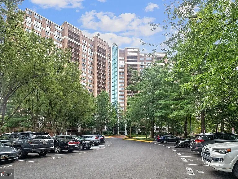 Building Photo - 10101 Grosvenor Pl