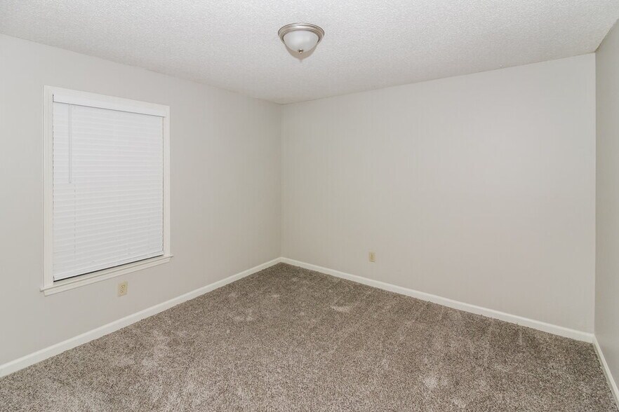 Building Photo - 4580 Blandford Dr
