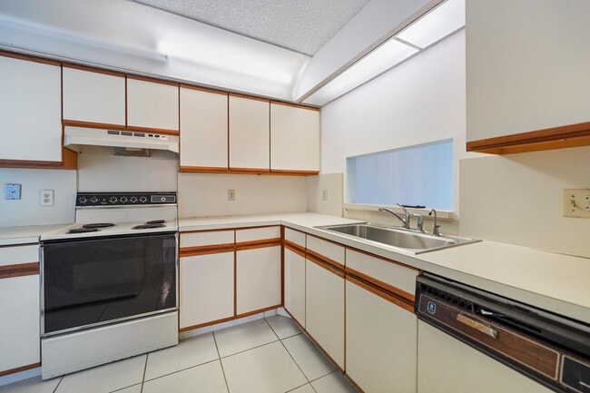 Building Photo - 10204 Mangrove Dr