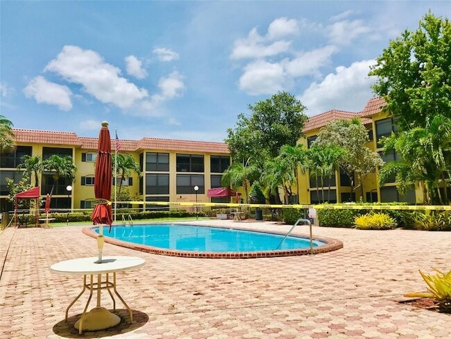 Building Photo - 259 S Cypress Rd