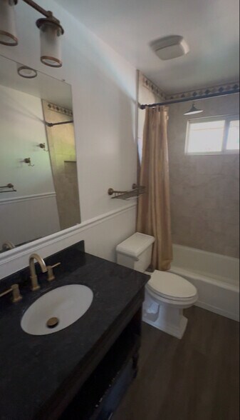 Building Photo - 1909 E La Jolla Dr