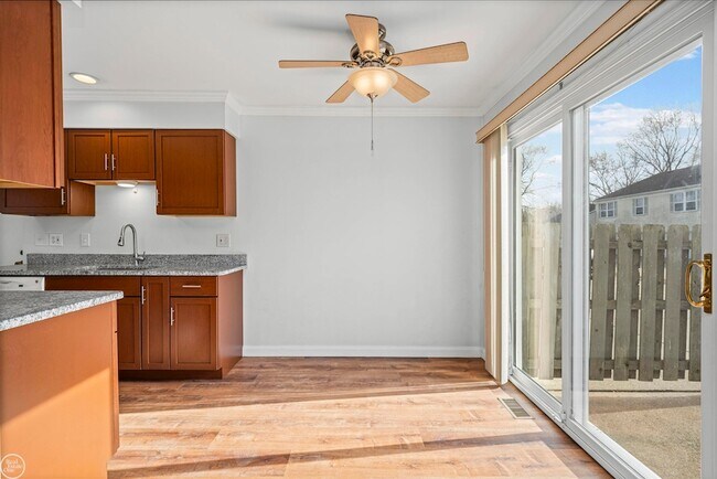 Building Photo - 24692 N Meadow Dr