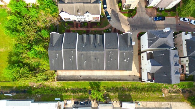 Building Photo - 2029 Fannin Station N