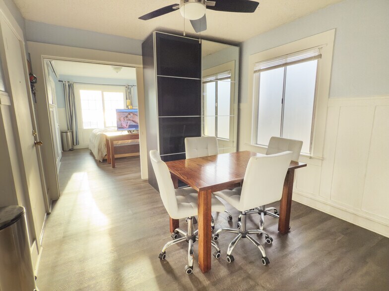 Building Photo - 114 The Strand